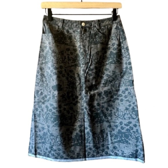 Women's 2 NWT Banana Republic Raw Hem Skirt Animal Print Pencil Gray - Picture 1 of 6